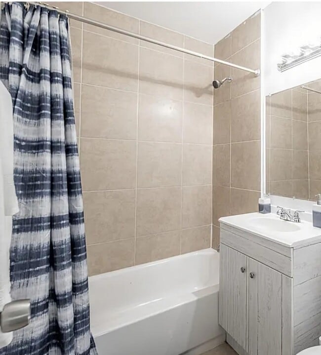 Building Photo - 3120 SW 12th Pl