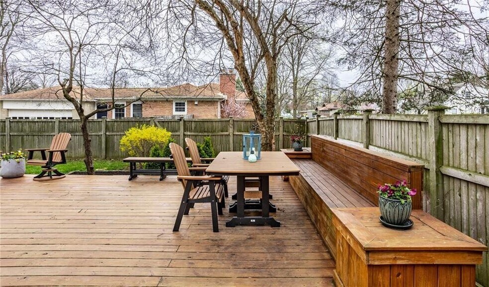 Building Photo - 5953 Rosslyn Ave