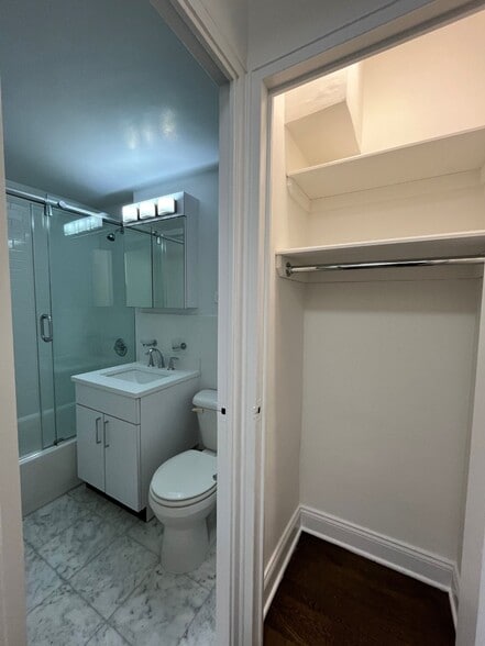 Building Photo - 20 Beekman Pl