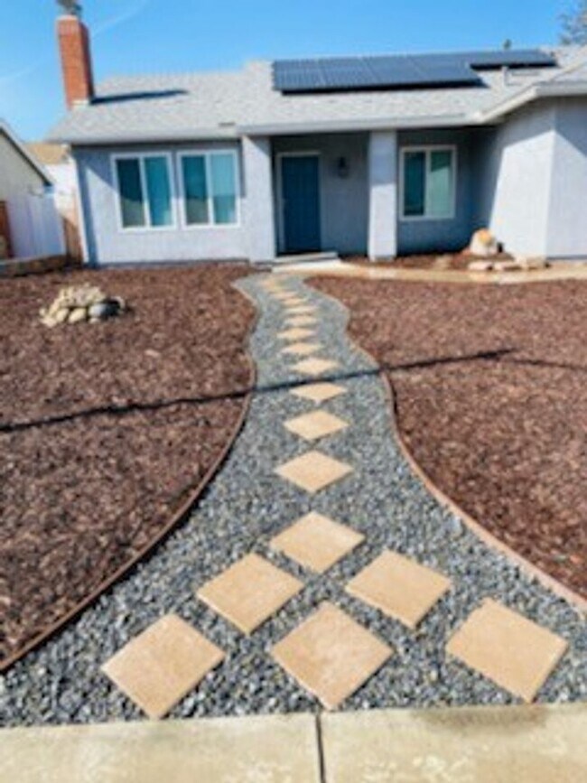 Building Photo - Beautiful 3 bedroom 2 bath Santee Home!
