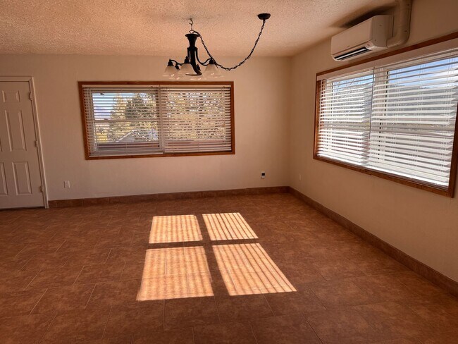 Building Photo - 3 Bedroom, 2 Bathroom Home in Cedar Crest, NM.