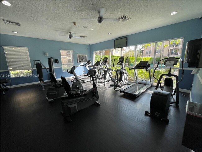 Building Photo - 140 SW 117th Ave