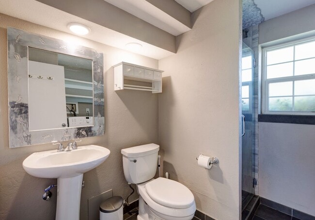 Building Photo - Spacious 4-Bedroom Home with Private Backy...