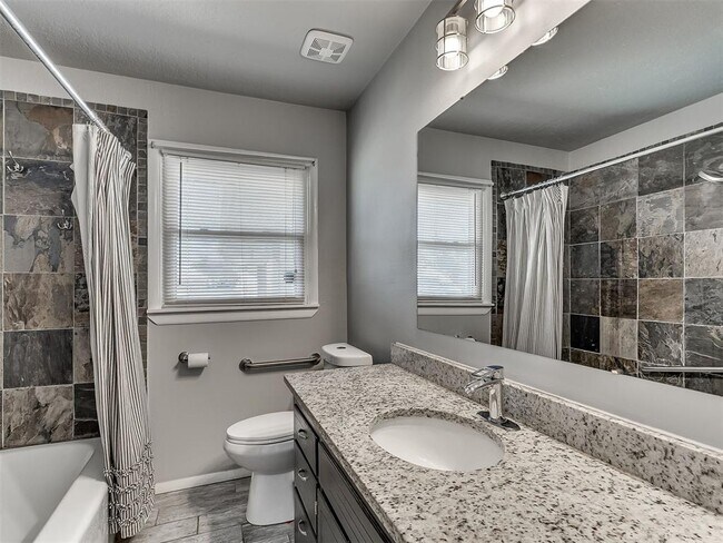 Building Photo - 2641 Kent Dr