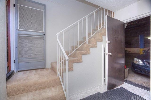 Building Photo - 630 E Garfield Ave