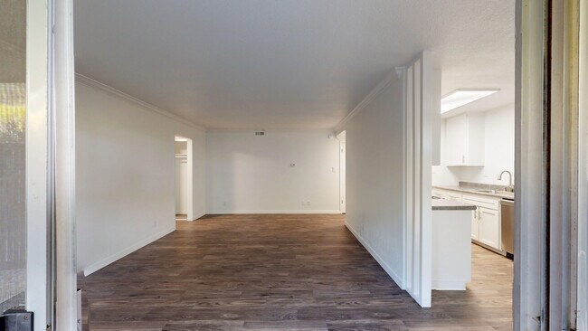 Building Photo - 823 Las Gallinas Ave