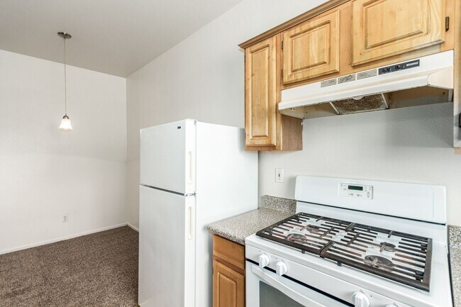 Building Photo - HCVP considered!  SAHARA & SLOAN AREA/ GAT...