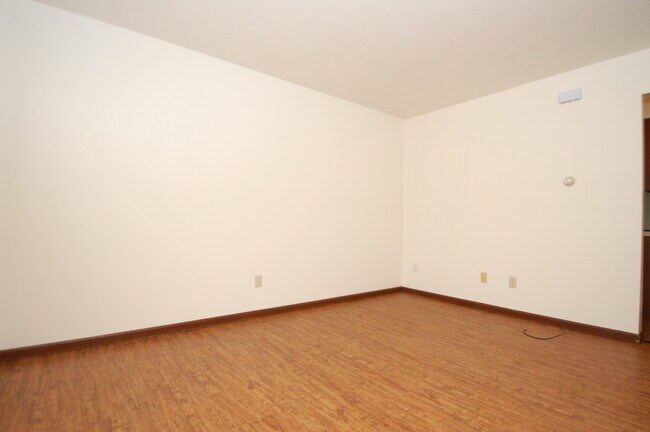 Building Photo - 521-A S Silverwood Lane