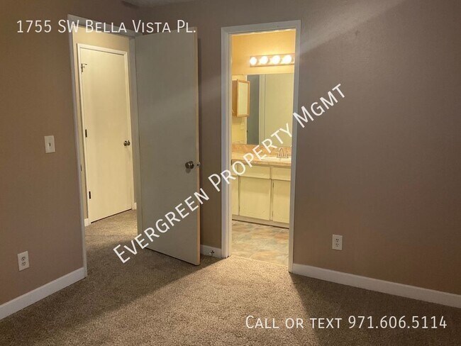 Building Photo - 3BR/2BA Open Floor Plan Kitchen Home- Spac...