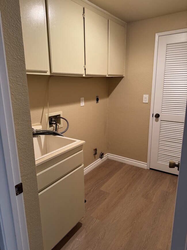 Building Photo - 14269 Dalhousie Rd