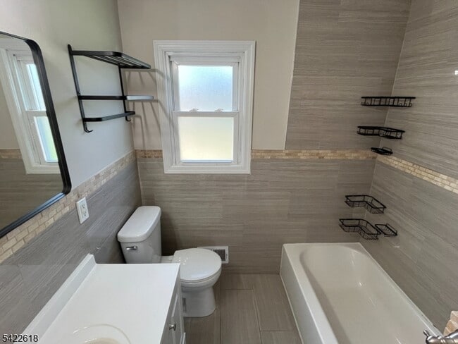 Building Photo - 76 Liberty St