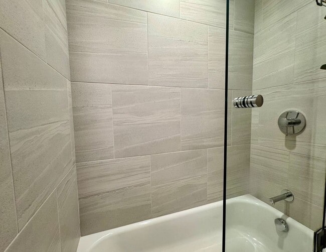 Building Photo - Maison à SOMA  |Secured Smart Access. Mode...