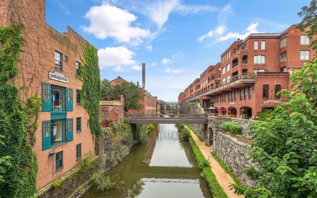 Building Photo - GEORGETOWN - 2 level 2/2.5 Custom Condo City Living W/ UNDERGROUND PARKING!!