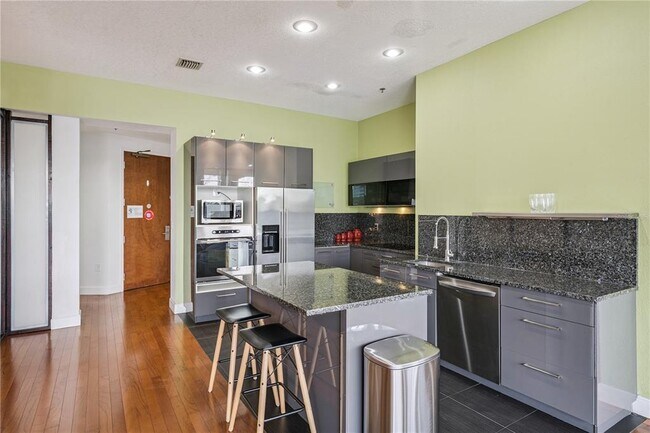 Building Photo - 151 E Washington St