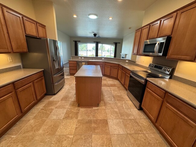Building Photo - 55 + Community of Sun City Del Webb in App...