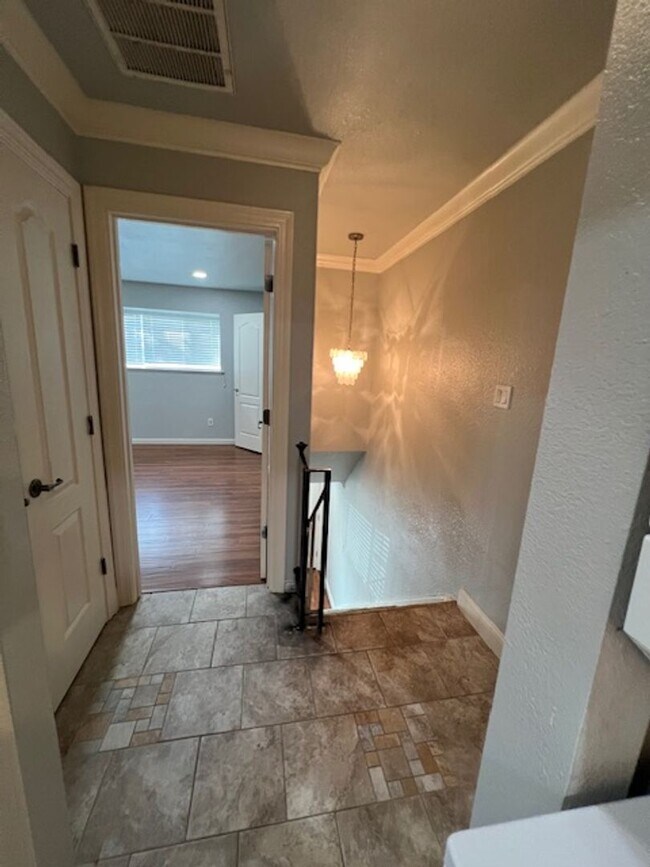 Building Photo - Beautiful 3 Bedroom and 1.5 Bathroom Condo $2,195.00 Available Now