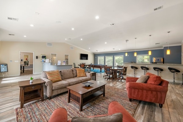 Community Center Lounge - Sterling Glen Apartments