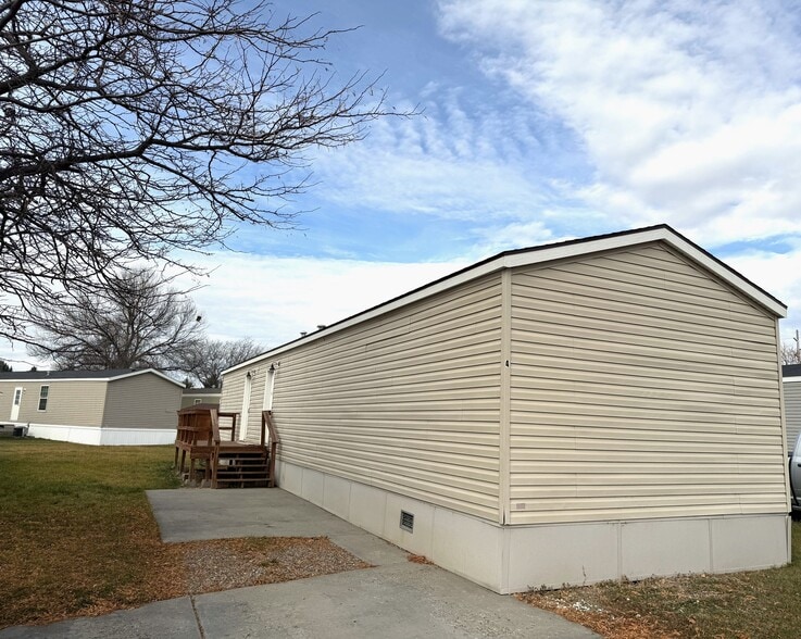 Primary Photo - 4 Northglen Dr