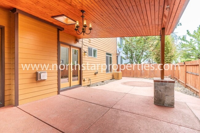 Building Photo - 20462 SW Arnold Pl