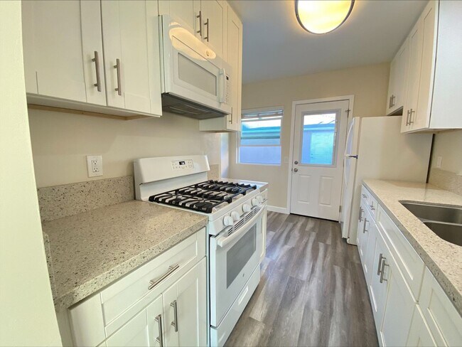 Building Photo - 1 Block from the Beach! Apartment Home in ...