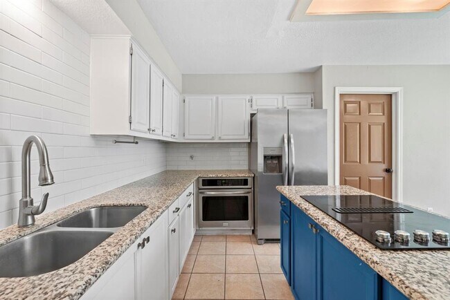 Building Photo - 5414 Village Springs Dr