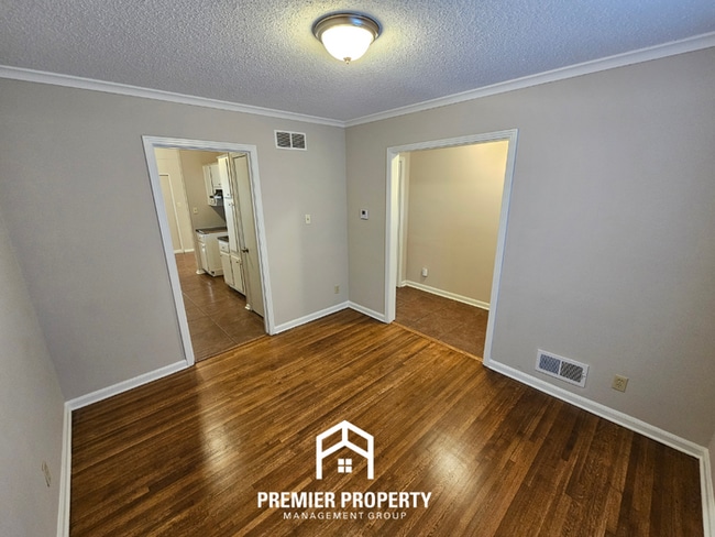 Building Photo - 2942 S.Mendenhall Road