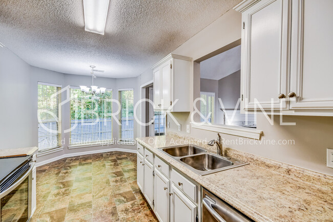 Building Photo - 505 Baronne St
