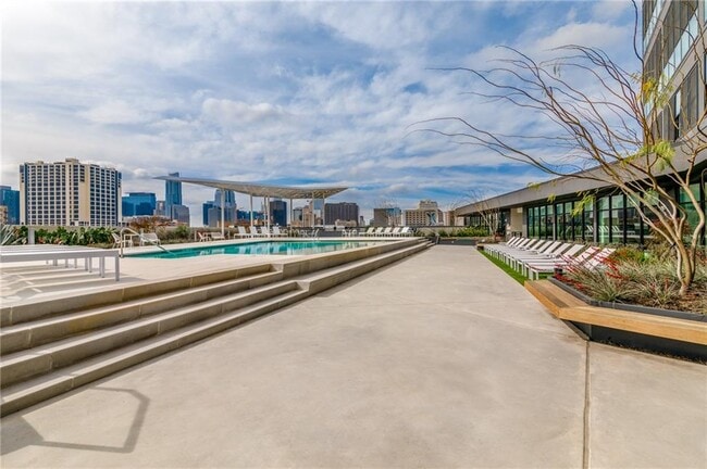 Building Photo - 800 Embassy Dr