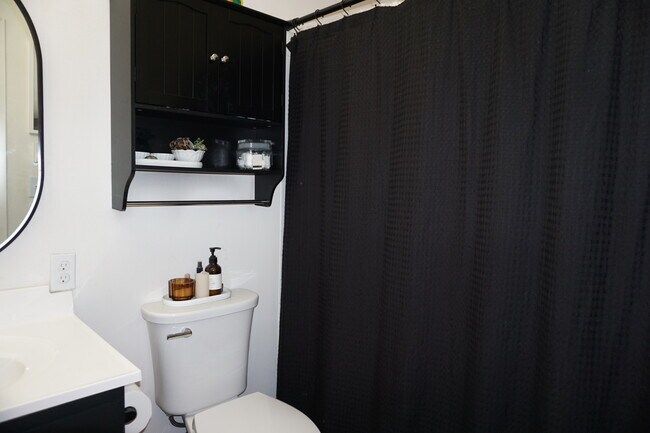 Full Bathroom 1 - 16572 SW 10th St