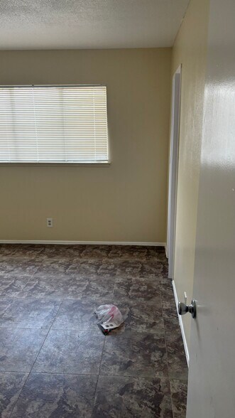 Building Photo - 5229 Mountain View Dr