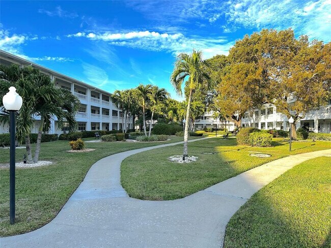 Building Photo - 5200 NE 24th Terrace