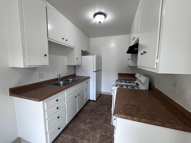 Interior Photo - 1314 Edgewood Way