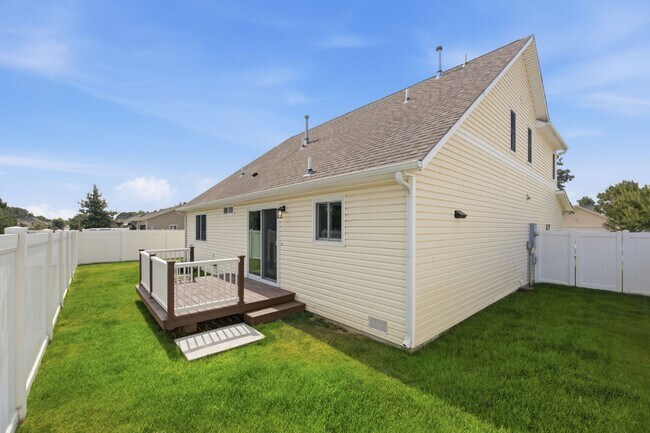 Building Photo - 2704 Stratford Ln