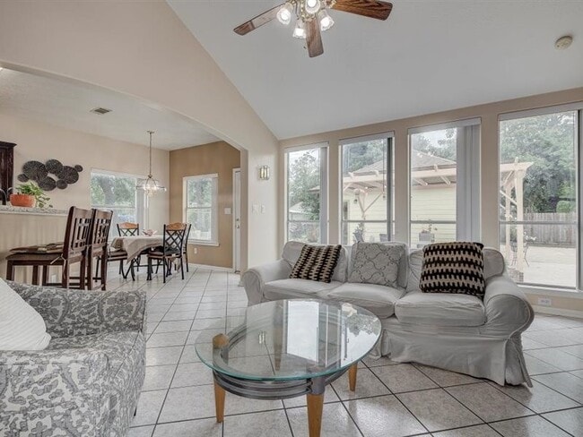Building Photo - 8422 Tavenor Ln