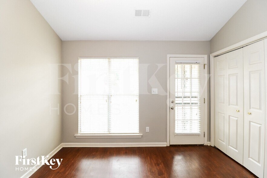 Building Photo - 10219 Cottage Oaks Cove