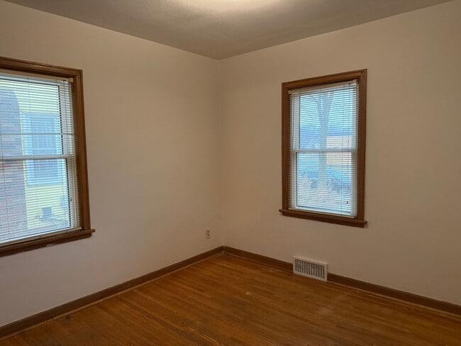 Building Photo - The Cutest 3-Bedroom Tudor - One Block From Como Golf Course