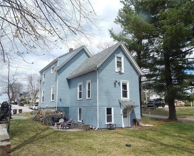 Building Photo - 532 Blackstone St