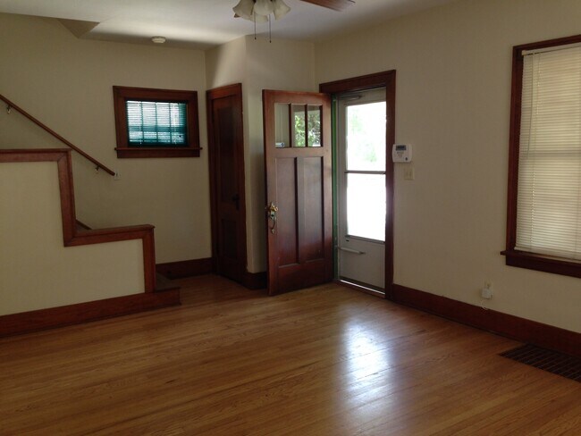 Building Photo - 523 Fairchild St