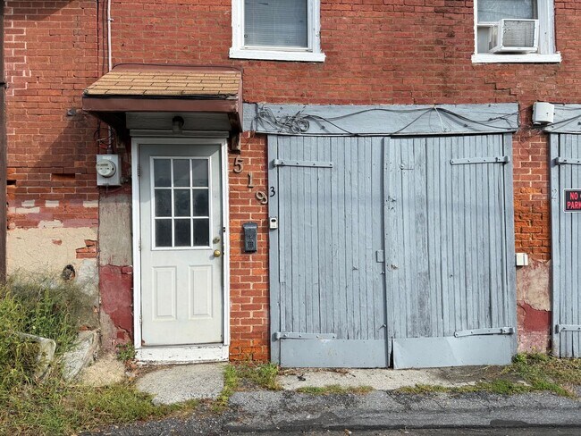 Building Photo - 519 E Mifflin St