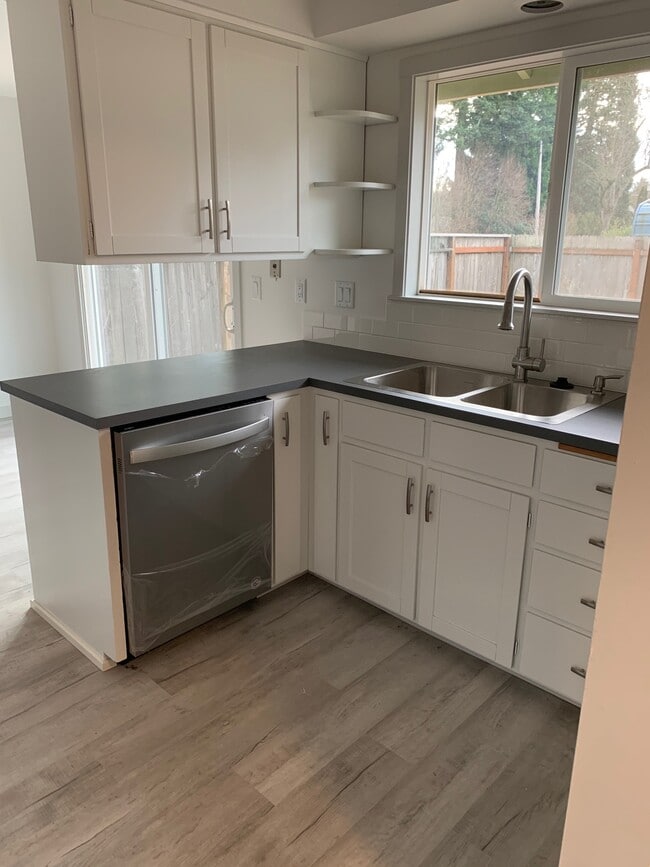 Building Photo - 608 Audel Ave