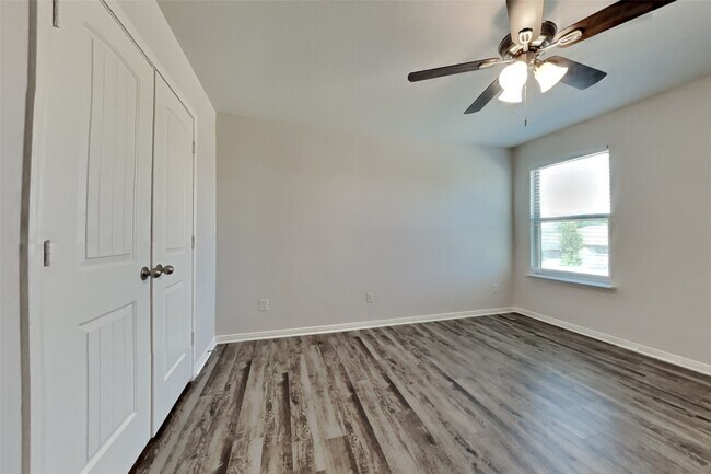 Building Photo - 22562 Valley Canyon