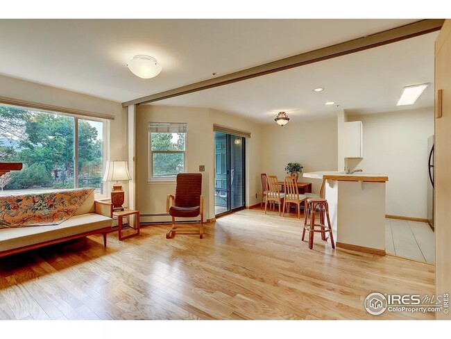Building Photo - 4990 Meredith Way
