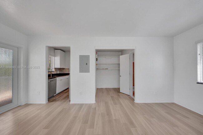 Building Photo - 570 NE 68th St