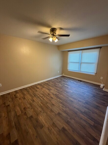 Building Photo - 10813 Daisy Ct