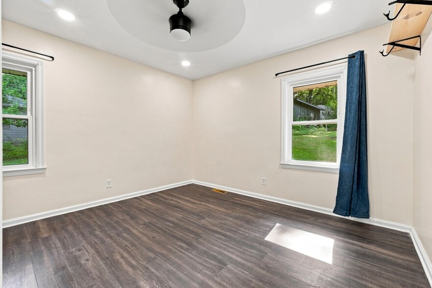 Building Photo - 2875 Orion Dr