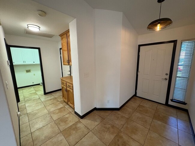 Building Photo - NW Visalia Home coming soon!