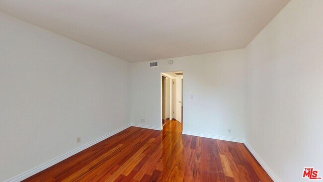 Building Photo - 1010 Kings Rd