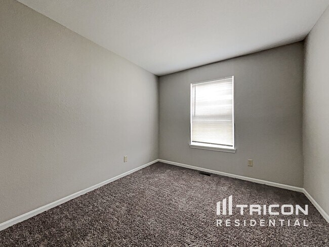 Building Photo - 619 Sweet Creek Dr
