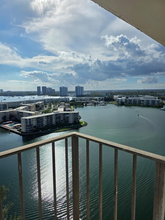 Building Photo - 18151 NE 31st Ct