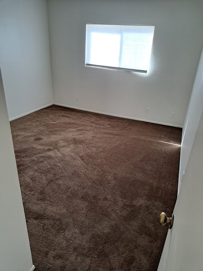 2nd bedroom - 37727 Maureen St